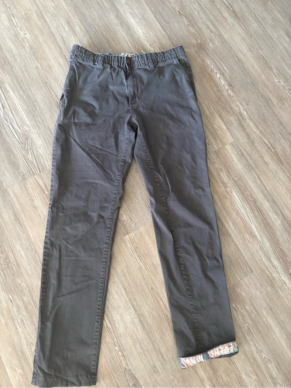 Chubbies size medium Men's Casual Straight-Leg Chino Pants in Dark Gray